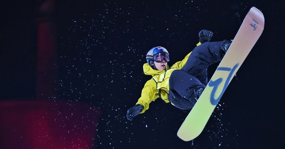 扎金花技巧：当你在大后位拿到“金花”时，如何慢打诱敌深入？（扎金花攻略：后位持金花，如何慢打引诱对手深入？）