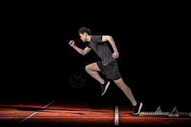 德州扑克与商业谈判：如何将牌桌上的博弈技巧应用到千万级生意中。（从德扑到商谈：用牌桌博弈术拿下千万级交易）